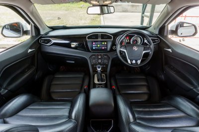 MG GS 1.5 X SUNROOF BLACK TOP AT ปี2017 (7กฒ9081)