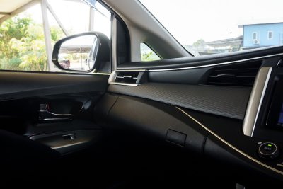 TOYOTA INNOVA 2.8 G CRYSTA ปี2019 (9กฎ4128)