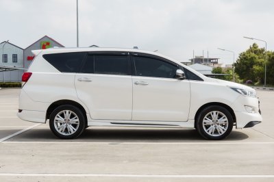 TOYOTA INNOVA 2.8 V AT ปี2019 (6ขฎ560)