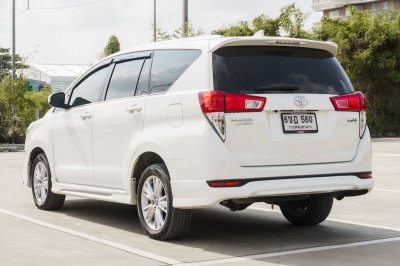 TOYOTA INNOVA 2.8 V AT ปี2019 (6ขฎ560)