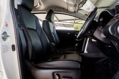 TOYOTA INNOVA 2.8 V AT ปี2019 (6ขฎ560)