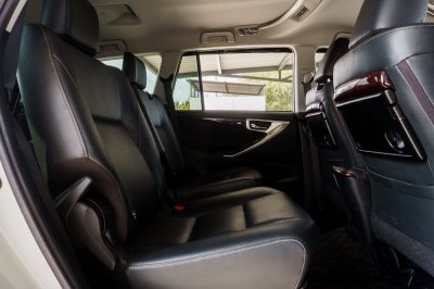 TOYOTA INNOVA 2.8 V AT ปี2019 (6ขฎ560)