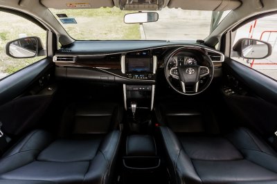 TOYOTA INNOVA 2.8 V AT ปี2019 (6ขฎ560)