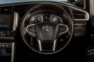 TOYOTA INNOVA 2.8 V AT ปี2019 (6ขฎ560)