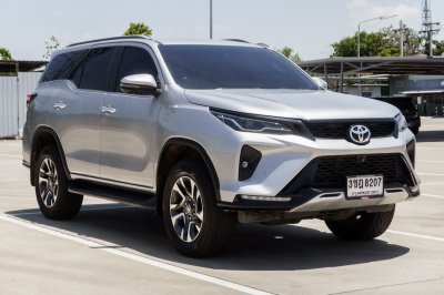 TOYOTA FORTUNER 2.4 V 4WD AT ปี2022 (3ขฎ8207)