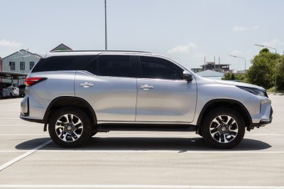 TOYOTA FORTUNER 2.4 V 4WD AT ปี 2022 (3ขฎ8193)