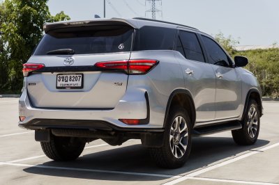 TOYOTA FORTUNER 2.4 V 4WD AT ปี2022 (3ขฎ8207)
