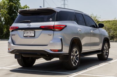 TOYOTA FORTUNER 2.4 V 4WD AT ปี 2023 (4ขค7910)