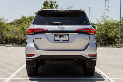 TOYOTA FORTUNER 2.4 V 4WD AT ปี2022 (3ขฎ8207)