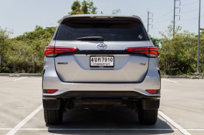 TOYOTA FORTUNER 2.4 V 4WD AT ปี 2023 (4ขค7910)