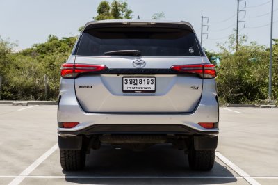 TOYOTA FORTUNER 2.4 V 4WD AT ปี 2022 (3ขฎ8193)