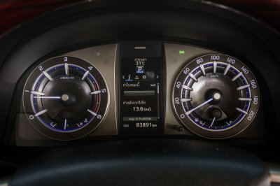 TOYOTA INNOVA 2.8 V AT ปี2019 (6ขฎ560)