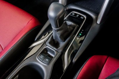 TOYOTA COROLLA CROSS 1.8 HEV PREMIUM AT ปี2025 (ชุดจด-3799)