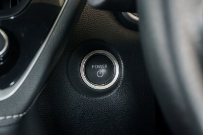 TOYOTA COROLLA CROSS 1.8 HEV PREMIUM AT ปี2025 (ชุดจด-3799)