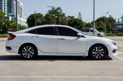 HONDA CIVIC 1.8 EL AT ปี2017 (6กธ7743)