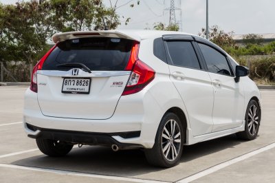 HONDA JAZZ 1.5 GK RS AT ปี2019 (8กว8626)