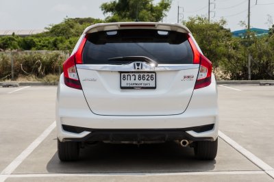 HONDA JAZZ 1.5 GK RS AT ปี2019 (8กว8626)