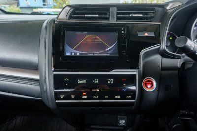 HONDA JAZZ 1.5 GK RS AT ปี2019 (8กว8626)