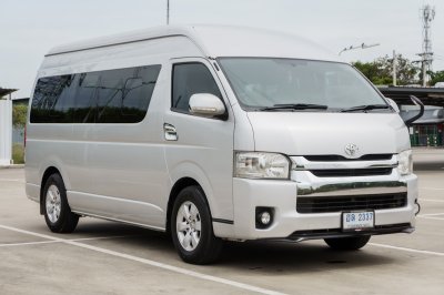 TOYOTA COMMUTER 3.0 MT ปี 2015 (ฮล2337)