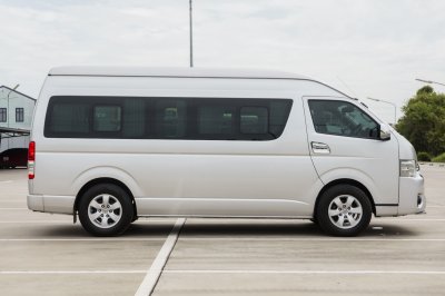 TOYOTA COMMUTER 3.0 MT ปี 2015 (ฮล2337)