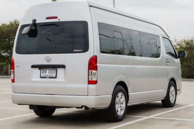 TOYOTA COMMUTER 3.0 MT ปี 2015 (ฮล2337)