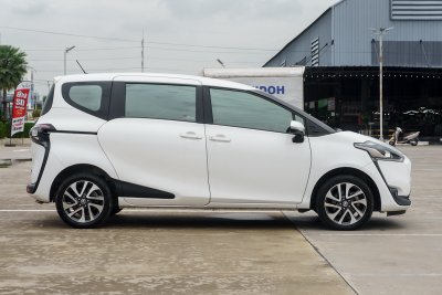 TOYOTA SIENTA 1.5 V ปี2020 (1ขล6300)