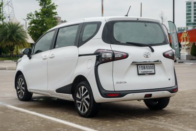 TOYOTA SIENTA 1.5 V ปี2020 (1ขล6300)