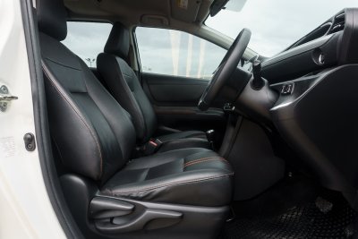 TOYOTA SIENTA 1.5 V ปี2020 (1ขล6300)