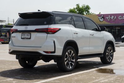 TOYOTA FORTUNER 2.4 LEGENDER ปี2022 (3ขช1827)