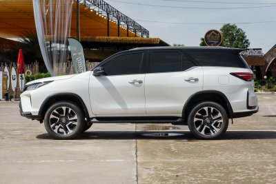 TOYOTA FORTUNER 2.4 LEGENDER ปี2022 (3ขช1827)