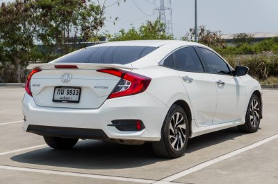 HONDA CIVIC 1.8 EL ปี2018 (กน9833)