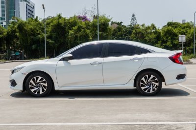 HONDA CIVIC 1.8 EL ปี2018 (กน9833)