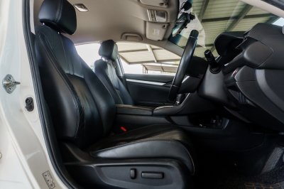 HONDA CIVIC 1.8 EL ปี2018 (กน9833)