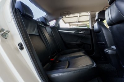 HONDA CIVIC 1.8 EL ปี2018 (กน9833)