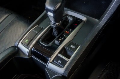 HONDA CIVIC 1.8 EL ปี2018 (กน9833)