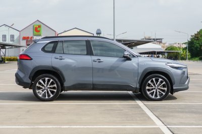 TOYOTA COROLLA CROSS 1.8 HYBRID PREMIUM SAFETY ปี2021 (9กฮ9166)