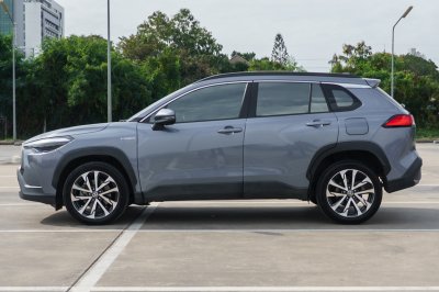 TOYOTA COROLLA CROSS 1.8 HYBRID PREMIUM SAFETY ปี2021 (9กฮ9166)