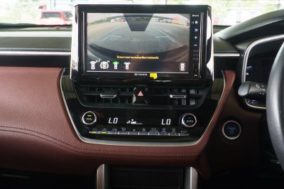 TOYOTA COROLLA CROSS 1.8 HYBRID PREMIUM SAFETY ปี2021 (9กฮ9166)