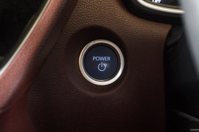 TOYOTA COROLLA CROSS 1.8 HYBRID PREMIUM SAFETY ปี2021 (9กฮ9166)