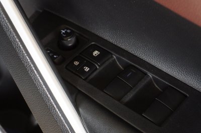 TOYOTA COROLLA CROSS 1.8 HYBRID PREMIUM SAFETY ปี2021 (9กฮ9166)