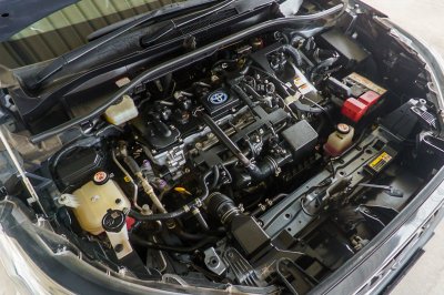 TOYOTA COROLLA CROSS 1.8 HYBRID PREMIUM SAFETY ปี2021 (9กฮ9166)