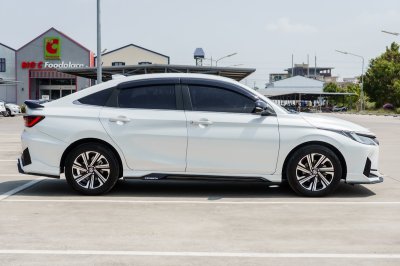 TOYOTA YARIS ATIV 1.2 PREMIUM LUXURY ปี2023 จด2024 (5ขช5113)