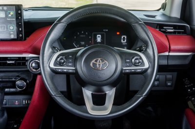 TOYOTA YARIS ATIV 1.2 PREMIUM LUXURY ปี2023 จด2024 (5ขช5113)