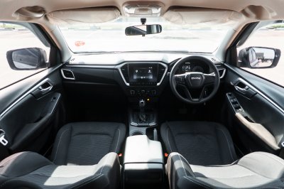 ISUZU D-MAX CAB 4 1.9 L DA AT 2022 จด 2023 (ขฉ8410)