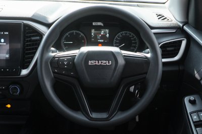 ISUZU D-MAX CAB 4 1.9 L DA AT 2022 จด 2023 (ขฉ8410)