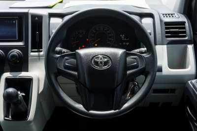 TOYOTA COMMUTER 2.8 DIESEL MT 2019 จด 2020 (1นก425)