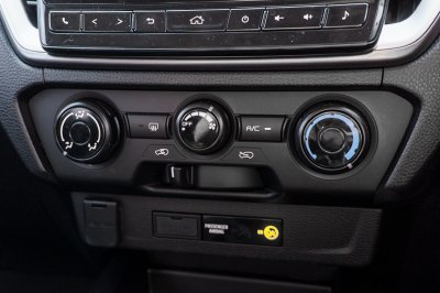 ISUZU D-MAX CAB 4 1.9 L DA AT 2022 จด 2023 (ขฉ8410)