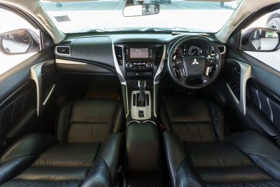 MITSUBISHI PAJERO 2.4 GT ปี2018 (7กพ6930)