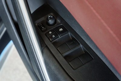 TOYOTA COROLLA CROSS 1.8 HEV PREMIUM SAFETY AT ปี2021 (2ขร9654)