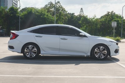 HONDA CIVIC 1.5 TURBO RS ปี2016 จด2017 (6กก1990)
